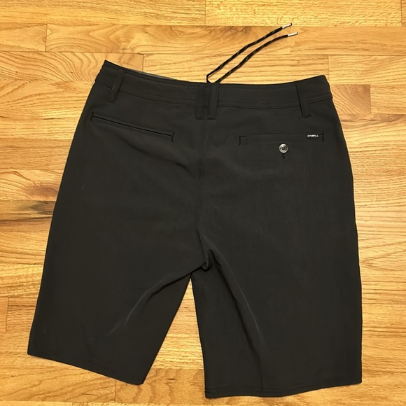 Size 32 O’Neil Hybrid dark gray size 32 shorts in excellent condition. - Picture 2 of 3